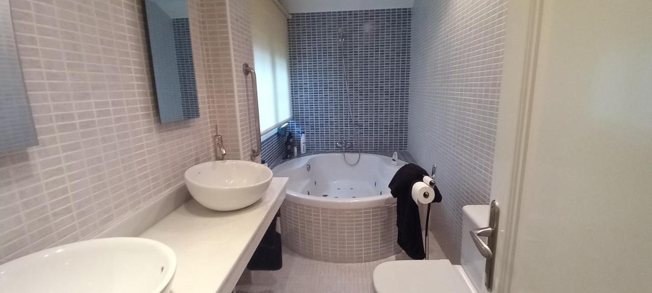 Chalet Con Piscina, Sauna Y Jacuzzi Cerca Del Mar A Media Hora De Bilbao Y Santander El Puente  Exterior photo