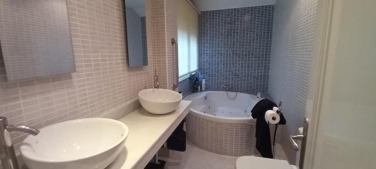 Chalet Con Piscina, Sauna Y Jacuzzi Cerca Del Mar A Media Hora De Bilbao Y Santander El Puente  Exterior photo